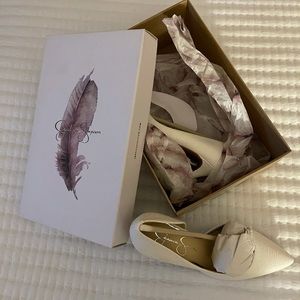 Jessica Simpson off  white 3 inch heels